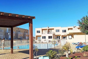 Dúplex con piscina climatizada.
